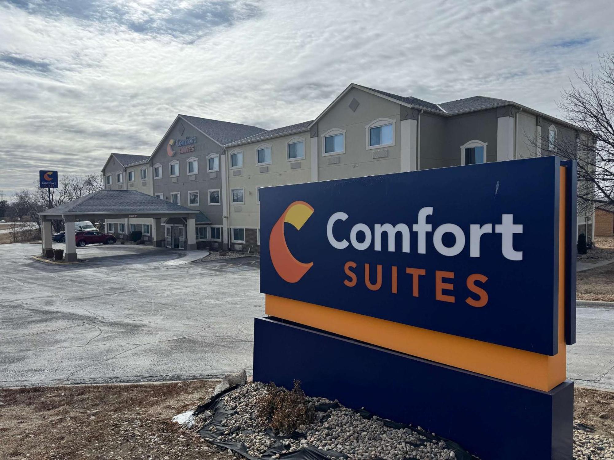Comfort Suites Omaha Northwest Exterior photo
